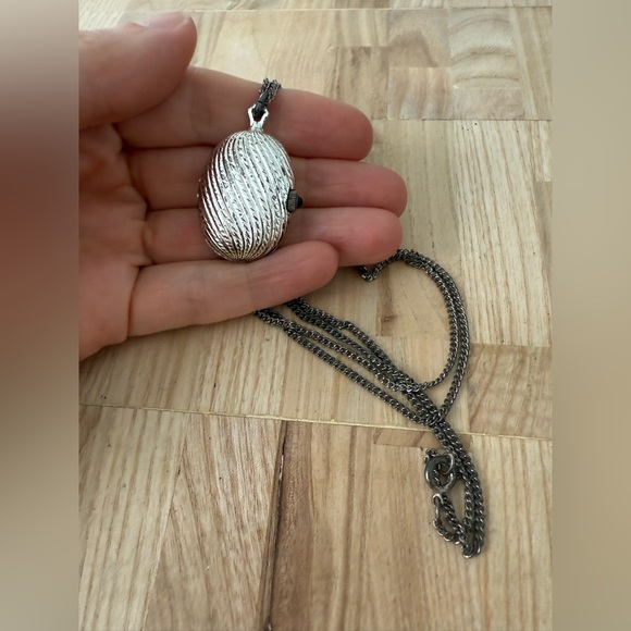 Vintage Royal Swiss ladies silver tone hidden mechanical watch pendant necklace